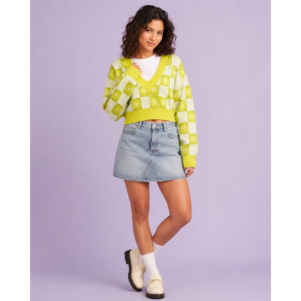 Madden NYC Green Floral Checkerboard Cropped V-Neck Sweater Women’s Large